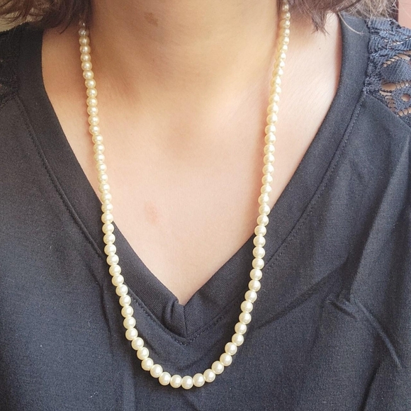 Vintage Faux Pearl Layer Bracelet & Necklace - Picture 5 of 8